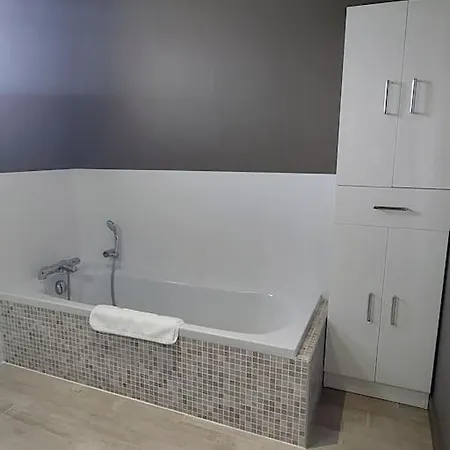 Holiday home Ocean, Environnement Calme Avec Piscine Chauffee 10 Min De L'ocean Le Porge